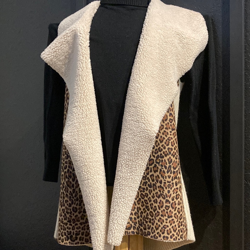 Mesh and lace large leopard print Sherpa lined vest. Great condition